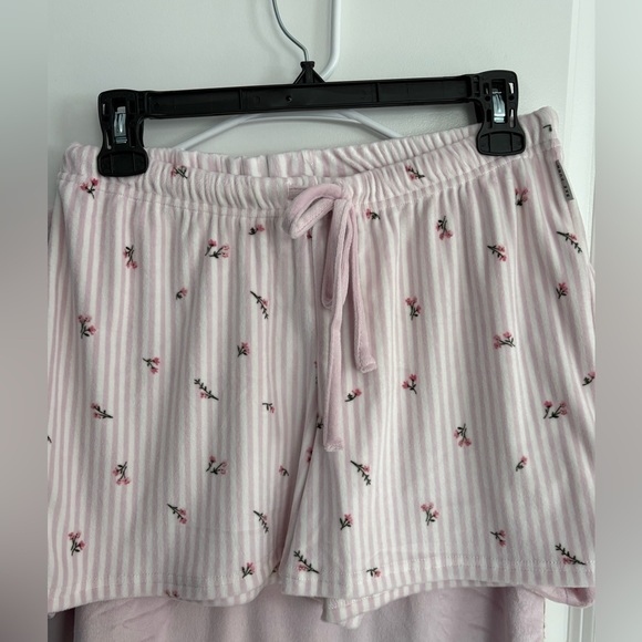 NWT- Rae Dunn woman’s 2 piece stretch velour pajama set, size small - Picture 2 of 11